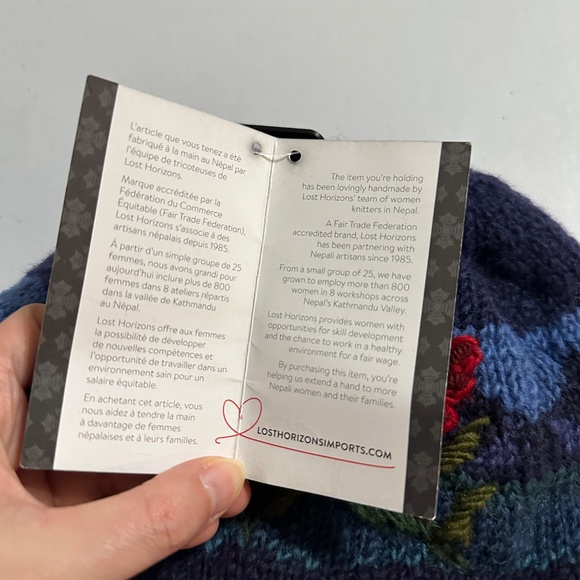 Lost Horizons 100% Wool Handknit Floral Pom Beanie Hat Fleece Lined Black - Picture 4 of 8